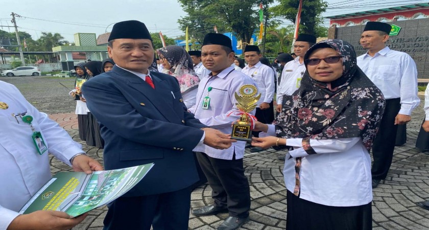 Guru MIN 1 Kulon Progo Raih Anugerah GTK Berprestasi