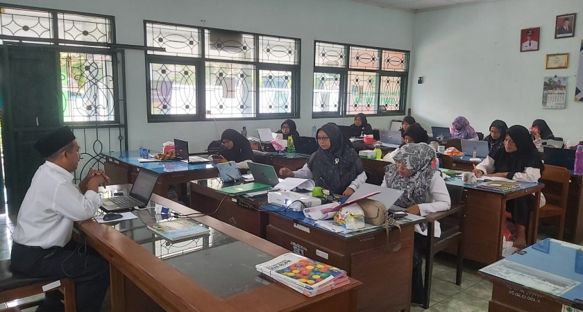 MIN 1 Kulon Progo Adakan Rapat Pembagian Tugas Mengajar  di Semester Genap