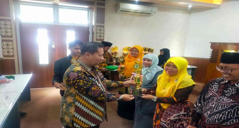 Guru MIN 1 Kulon Progo, Terima Anugerah GTK Madrasah Tingkat Provinsi