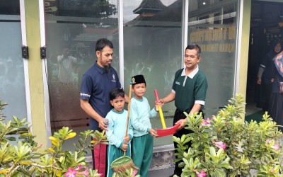 MIN 1 Kulon Progo Adakan Bersih-Bersih Tempat Ibadah dalam Rangka Hari Amal Bhakti Kemenag RI ke-79